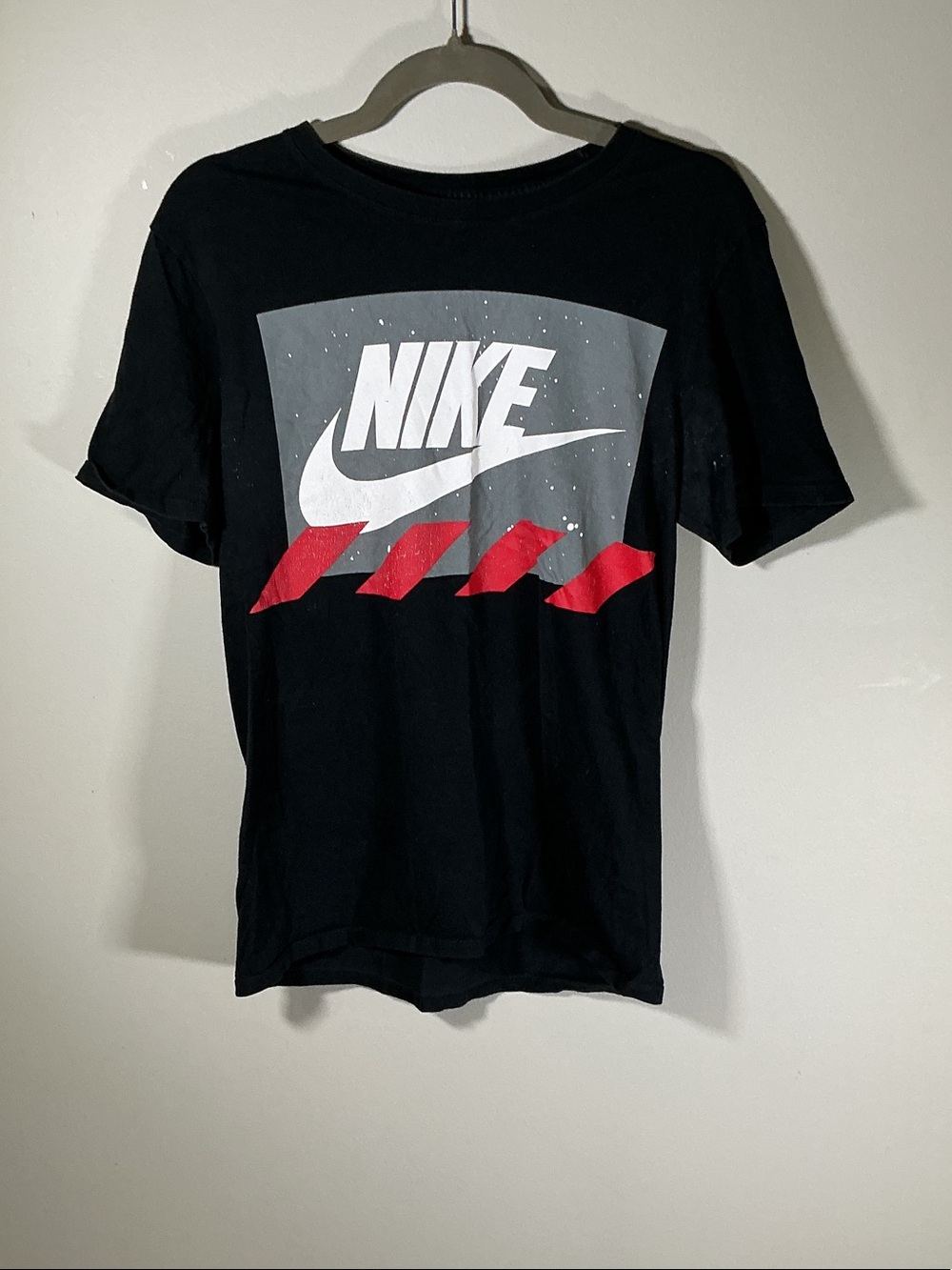 Nike Graphic Logo T-Shirt Black Red Gray Athletic Tee Size Small